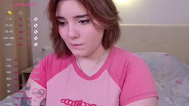 Snapshot of YumiYammy chatting on 11.10.25 YumiYammy online show from 11.10.25