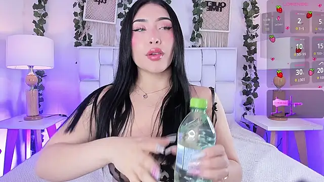 Snapshot of Miaa_gh1 chatting on 10.15.25 Miaa gh1 online show from 10.15.25