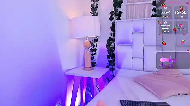 Snapshot of Miaa_gh1 chatting on 11.08.25 Miaa gh1 online show from 11.08.25