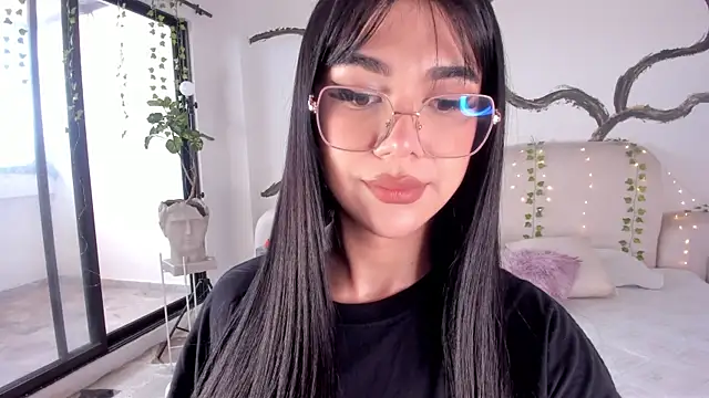 RoseCassie online show from 10.28.25