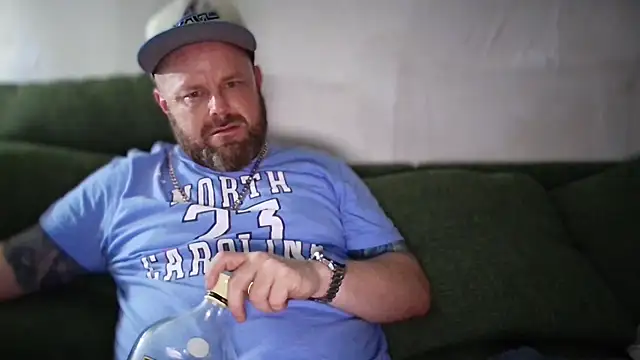 Snapshot of Thickirishcock850 chatting on 04.05.26 Thickirishcock850 online show from 04.05.26