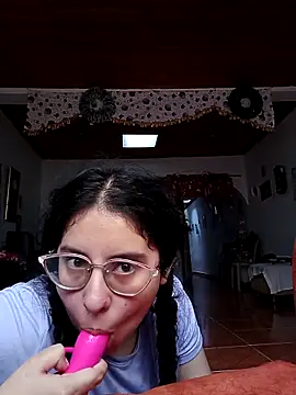 Snapshot of valentina568 chatting on 10.12.25 valentina568 online show from 10.12.25