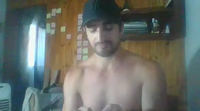 Snapshot of italianbighorse22 chatting on 01.01.25 italianbighorse22 online show from 01.01.25