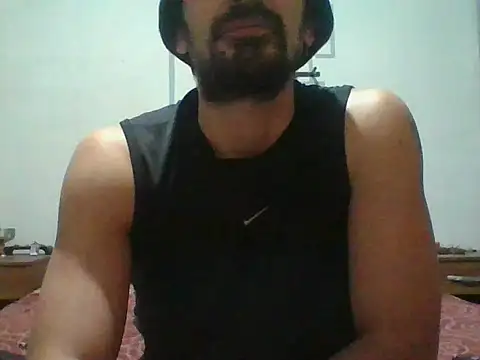 Snapshot of italianbighorse22 chatting on 11.23.25 italianbighorse22 online show from 11.23.25
