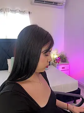 Lily Woodz online show from 04.14.26