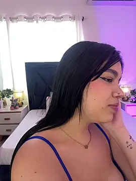 Lily Woodz online show from 06.04.26