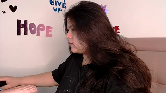 lizzie c online show from 02.06.26