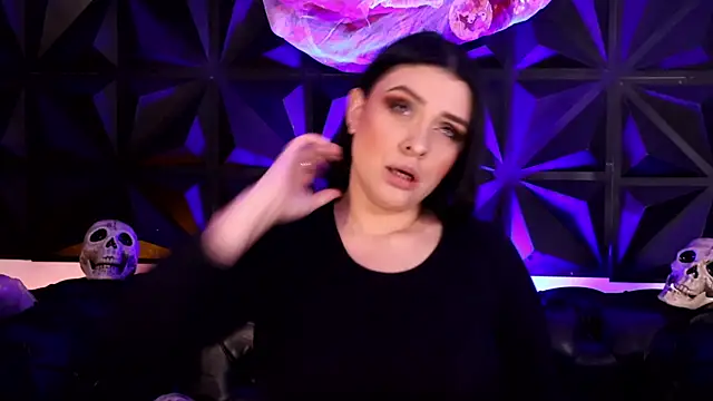 AnikaRomanoff online show from 10.20.25