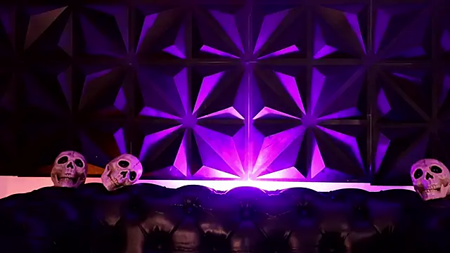 AnikaRomanoff online show from 10.21.25