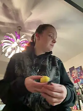 Snapshot of milabandolero chatting on 12.27.24 milabandolero online show from 12.27.24