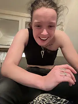 Snapshot of milabandolero chatting on 12.30.24 milabandolero online show from 12.30.24