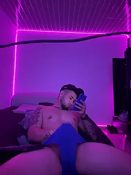 Snapshot of miia-liiam chatting on 01.16.25 miia-liiam online show from 01.16.25