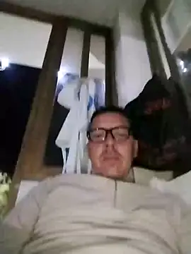 Snapshot of dogvzlano chatting on 12.18.24 dogvzlano online show from 12.18.24