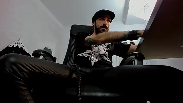 Snapshot of AxelColton chatting on 01.02.25 AxelColton online show from 01.02.25