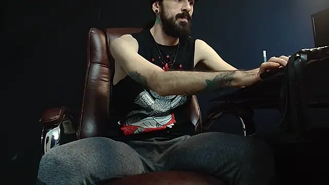 Snapshot of AxelColton chatting on 01.13.25 AxelColton online show from 01.13.25