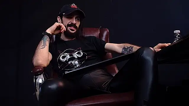 Snapshot of AxelColton chatting on 01.20.25 AxelColton online show from 01.20.25