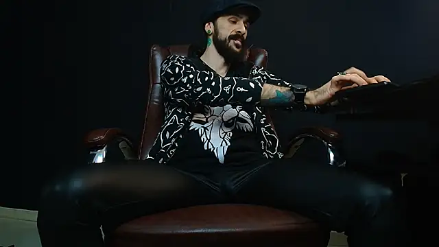 Snapshot of AxelColton chatting on 01.24.25 AxelColton online show from 01.24.25