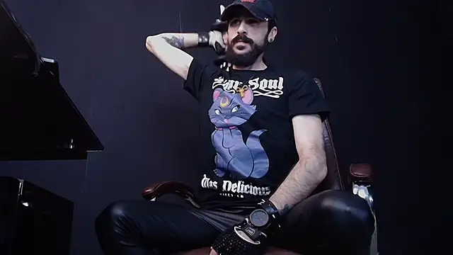 Snapshot of AxelColton chatting on 01.28.25 AxelColton online show from 01.28.25