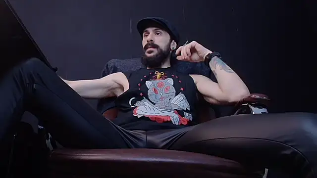 Snapshot of AxelColton chatting on 01.29.25 AxelColton online show from 01.29.25