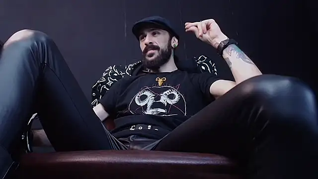 Snapshot of AxelColton chatting on 01.30.25 AxelColton online show from 01.30.25