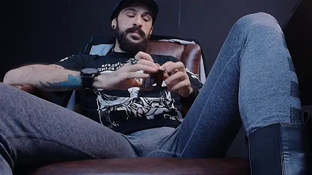 Snapshot of AxelColton chatting on 02.02.25 AxelColton online show from 02.02.25