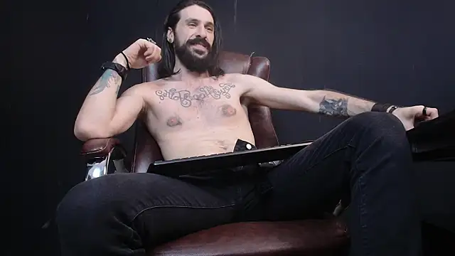 Snapshot of AxelColton chatting on 02.15.25 AxelColton online show from 02.15.25