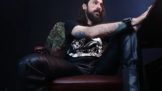 Snapshot of AxelColton chatting on 02.21.25 AxelColton online show from 02.21.25