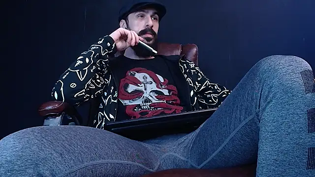 Snapshot of AxelColton chatting on 03.19.25 AxelColton online show from 03.19.25