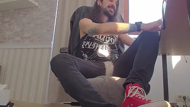 Snapshot of AxelColton chatting on 10.19.25 AxelColton online show from 10.19.25