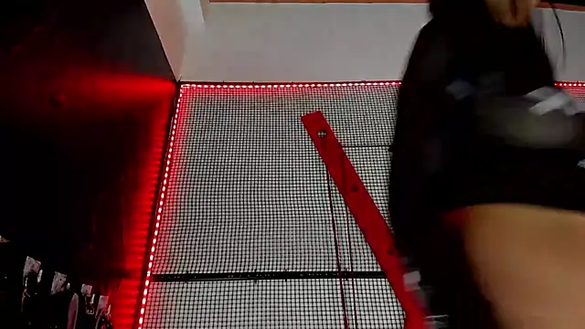 Snapshot of katizaldana chatting on 10.18.25 katizaldana online show from 10.18.25