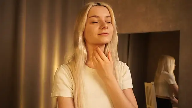 Snapshot of Hi_my_name_is chatting on 02.25.25 Hi my name is online show from 02.25.25