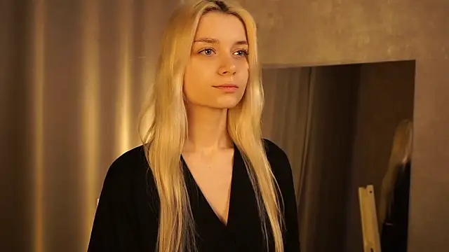 Snapshot of Hi_my_name_is chatting on 03.05.25 Hi my name is online show from 03.05.25