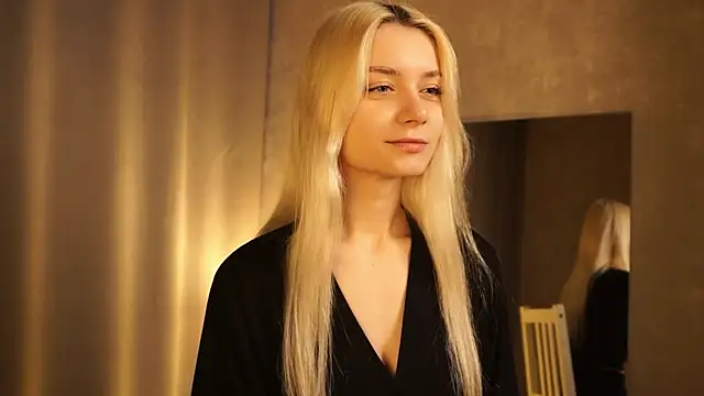 Snapshot of Hi_my_name_is chatting on 03.08.25 Hi my name is online show from 03.08.25