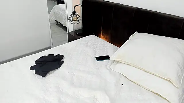 Snapshot of AbrilSonne chatting on 03.19.25 AbrilSonne online show from 03.19.25