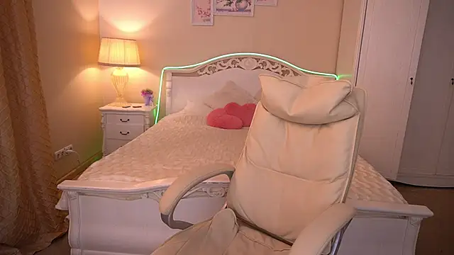 LexxiJoy online show from 03.18.25
