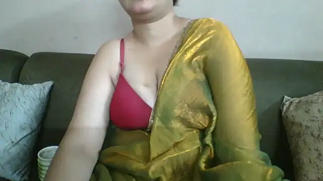 Snapshot of Riya_Stream01 chatting on 05.15.26 Riya Stream01 online show from 05.15.26