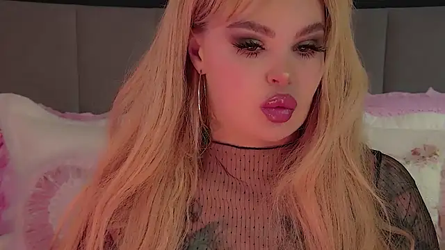 Snapshot of Marussia_luxury chatting on 03.20.25 Marussia luxury online show from 03.20.25