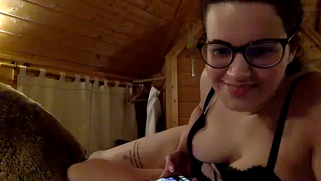 LolaGuess online show from 12.22.24