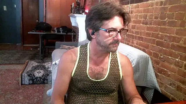 Snapshot of Johnny_Bottoms chatting on 10.19.25 Johnny Bottoms online show from 10.19.25