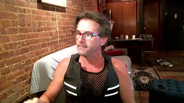 Snapshot of Johnny_Bottoms chatting on 10.28.25 Johnny Bottoms online show from 10.28.25