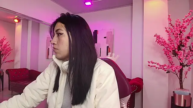 Leia queens online show from 03.12.25