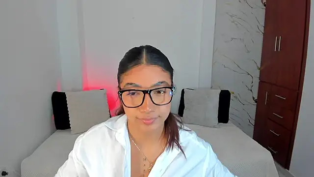 Snapshot of martina_roldam chatting on 05.18.26 martina roldam online show from 05.18.26