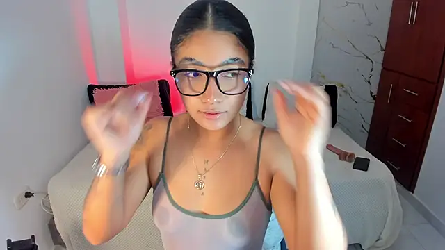 Snapshot of martina_roldam chatting on 05.25.26 martina roldam online show from 05.25.26