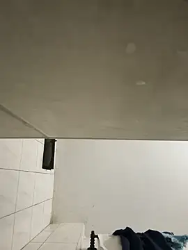 Snapshot of GildanK18 chatting on 10.25.25 GildanK18 online show from 10.25.25