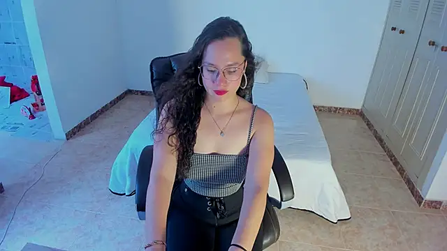 Snapshot of emmaTorres1 chatting on 02.09.25 emmaTorres1 online show from 02.09.25