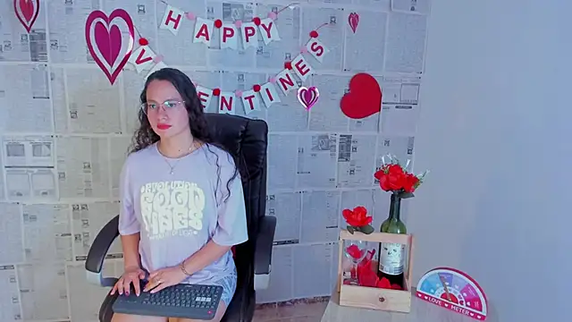 Snapshot of emmaTorres1 chatting on 02.12.25 emmaTorres1 online show from 02.12.25