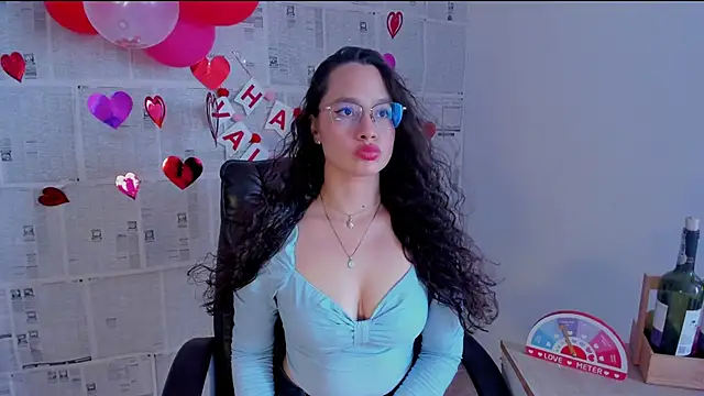 Snapshot of emmaTorres1 chatting on 02.16.25 emmaTorres1 online show from 02.16.25