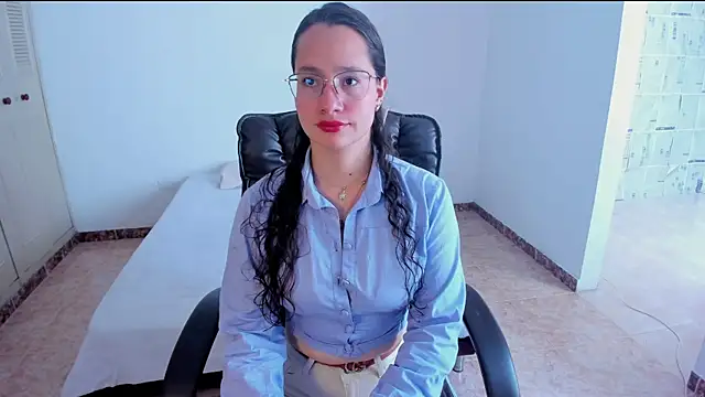 Snapshot of emmaTorres1 chatting on 02.17.25 emmaTorres1 online show from 02.17.25