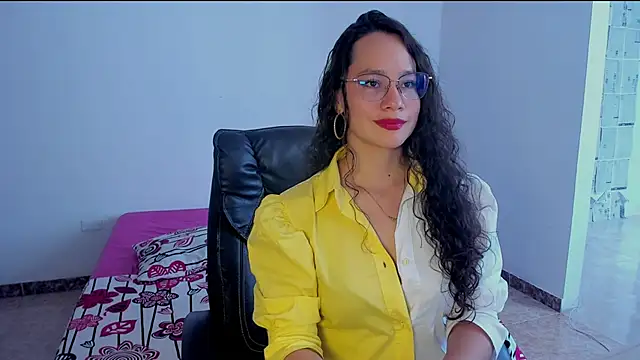 Snapshot of emmaTorres1 chatting on 02.28.25 emmaTorres1 online show from 02.28.25