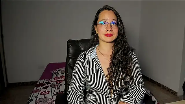 Snapshot of emmaTorres1 chatting on 02.28.25 emmaTorres1 online show from 02.28.25